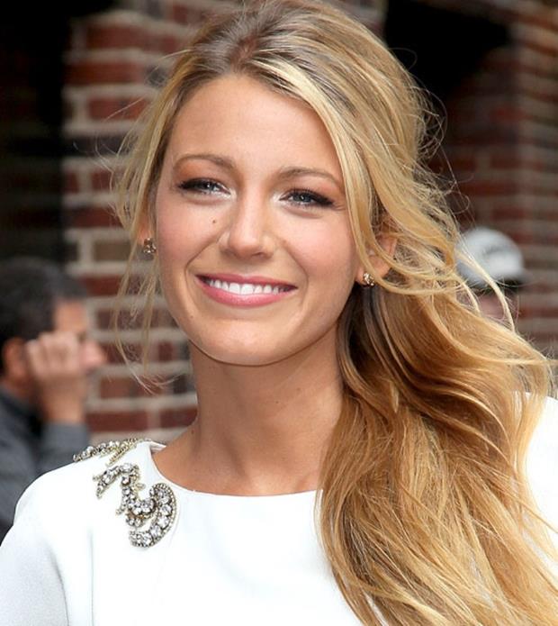 53a04d688459d_-_cos-12-blake-lively-white-eyeliner-de