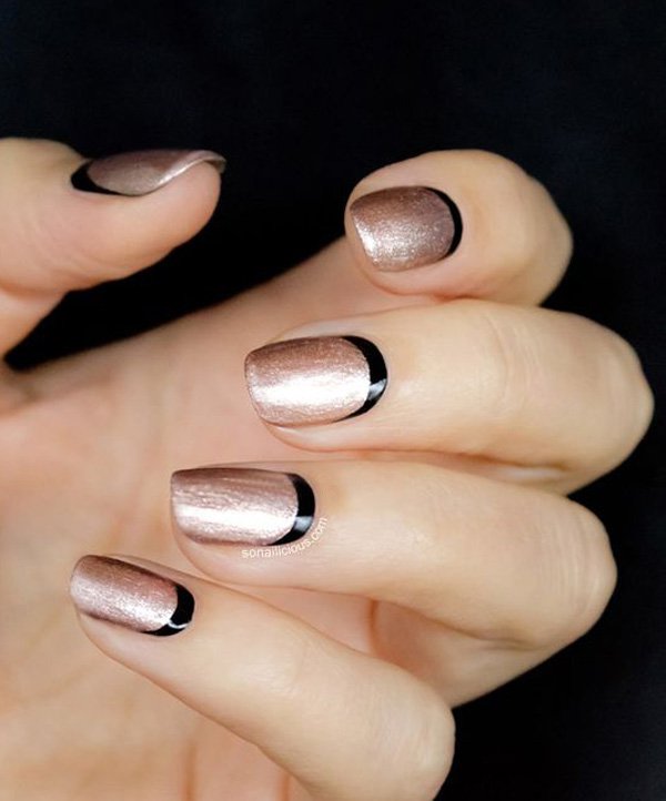 gold-with-balck-crescent-moon-nails-8