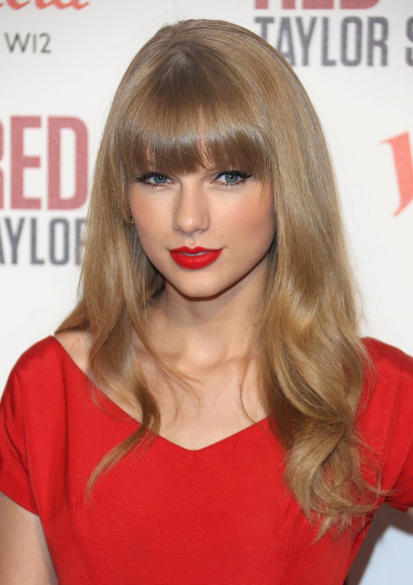 Taylor-Swift-Red-Dress-and-Red-Lipstick (Copy)