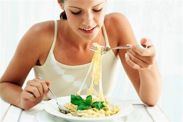 Woman-eating-pasta-1713452 (Custom)