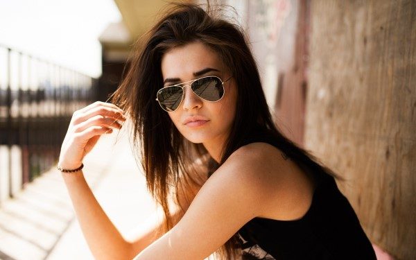 girl-with-aviator-sunglasses-girl-hd-wallpaper-2560×1600-3927 (Custom)