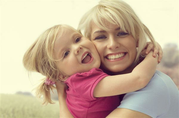 smiling-mom-and-daughter