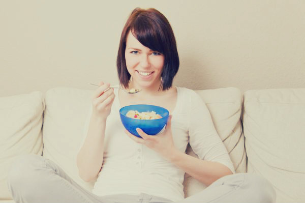 woman-eating-cereal