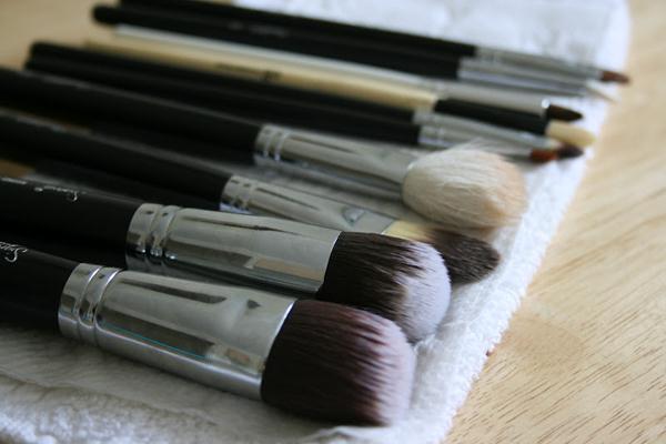 easy ways to clean makeup brushes cheaply