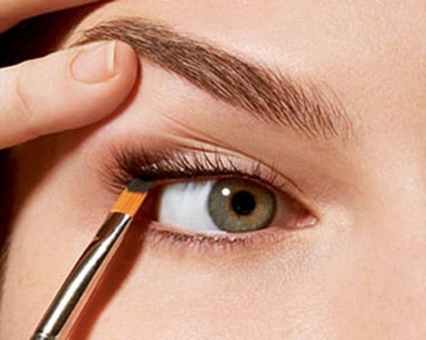 How-to-Apply-Eyeliner-–-Tips-Secrets-and-Best-Eye-Liner-Type (Copy)