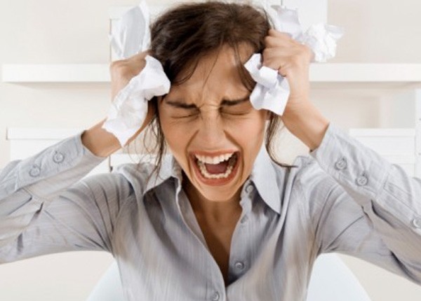 Annoying-Habits-That-Will-Give-Your-Coworkers-A-Nervous-Breakdown-600x450