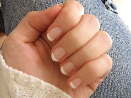 How-to-keep-nails-clean-and-healthy2