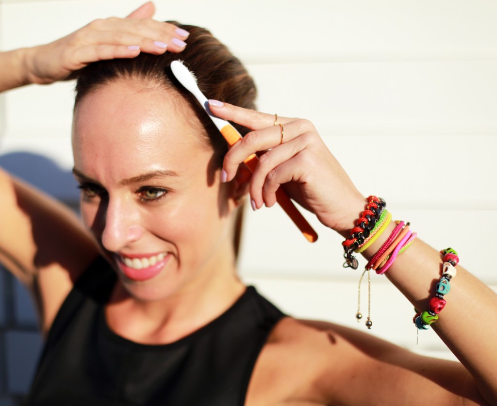 Sydne-Style-how-to-tame-flyaways-with-a-toothbrush-hairspray-hair-tricks-ponytail