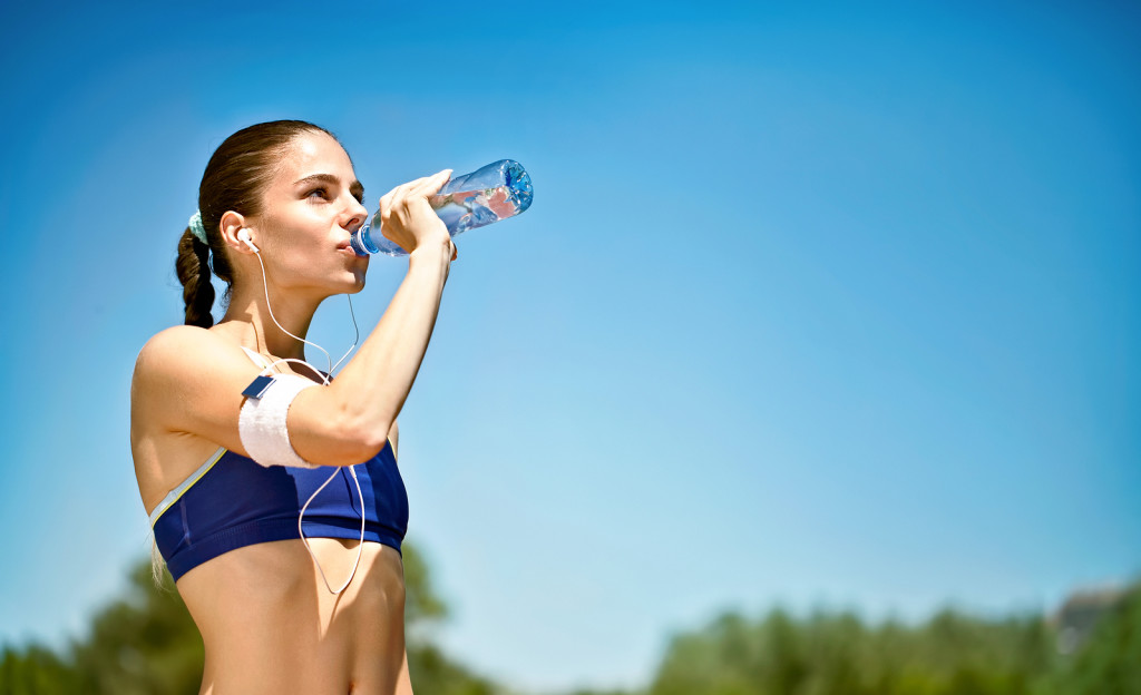 hydrate-woman-runner