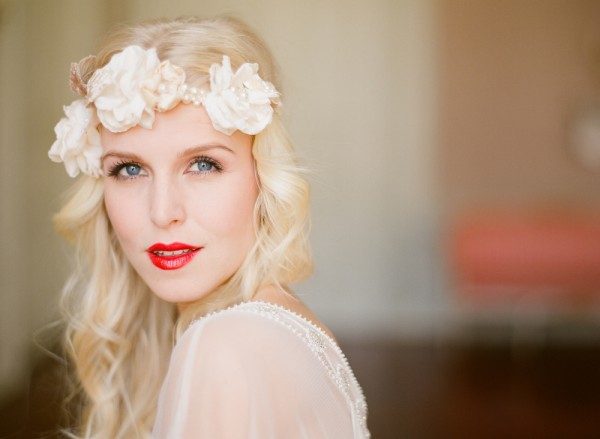 11-bold-lipstick-for-the-bride