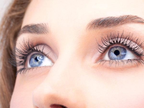 eyes-TS-166268416