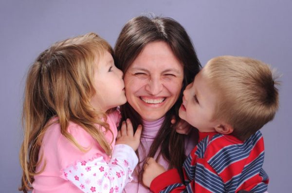 mom-with-two-kids