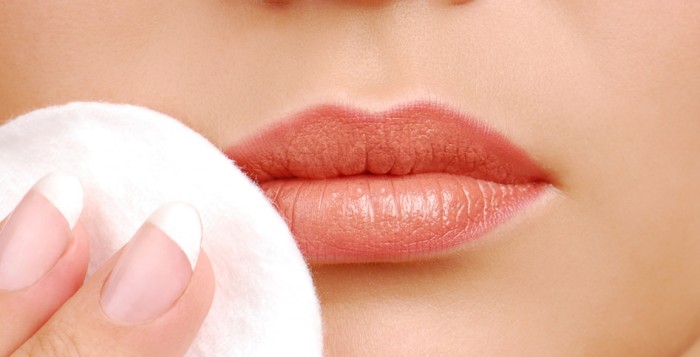 How-to-Remove-Lipstick-from-Lips-700x357