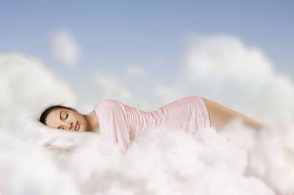Woman-sleeping-dreaming