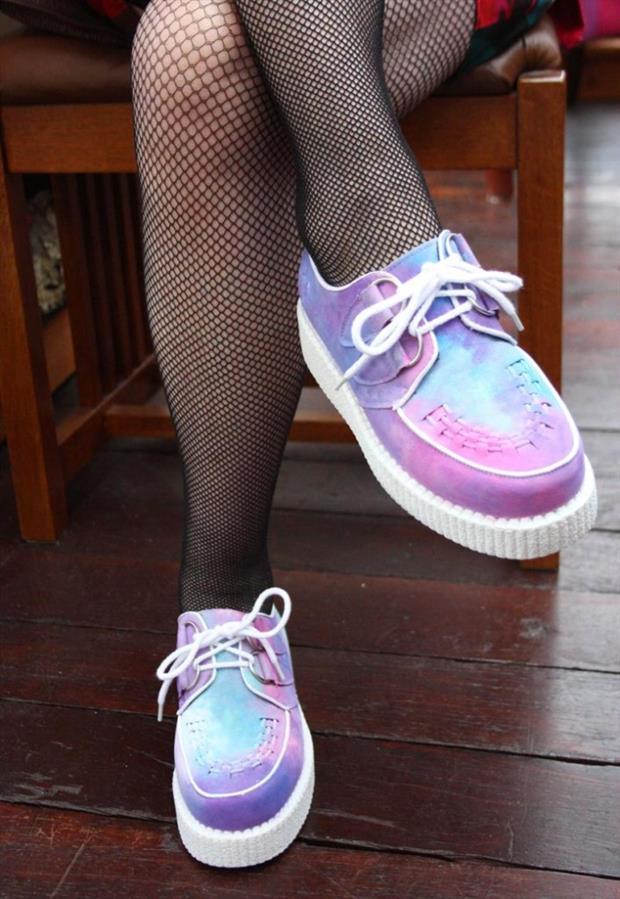 Pastel-Grunge-Inspired-Creepers-Shoes-with-Fishnet-Socks-706x1024