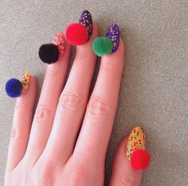 Pom-–-Pom-Nail-Design-4 (Copy)