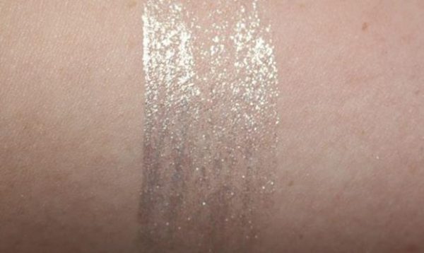 victoria-beckham-estee-lauder-eye-foil-swatch-blonde-gold-650×388