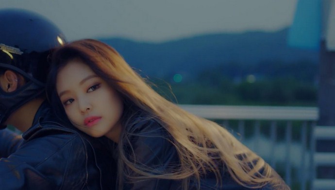 blackpink-playing-with-fire-jennie